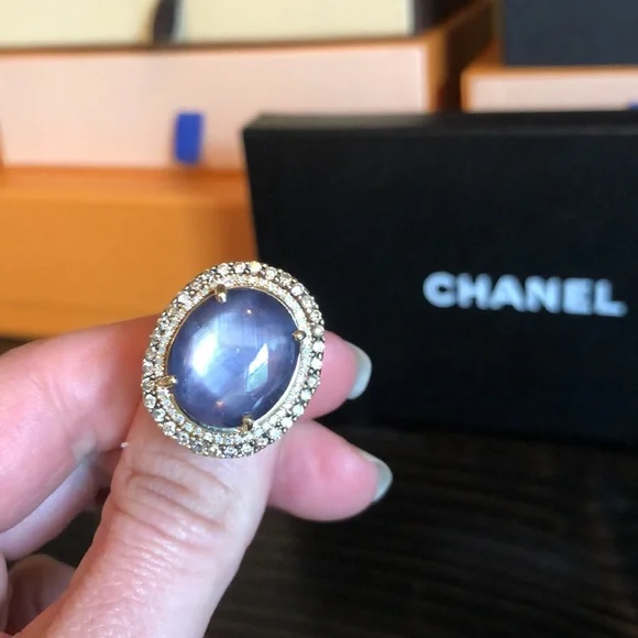 19 ct Star Sapphire surrounded by Diamonds in gold - Picture 9 of 15